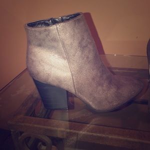 Silver sparkle ankle boots. Women’s size 10